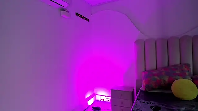 NiaBrunette's Live XXX Chat