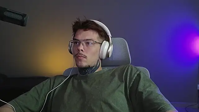 DENIS_HERE élő XXX-chatje