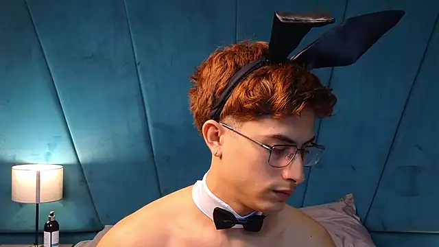 Aaron_Eze live XXX chat