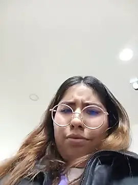 Sofia_Honey1 Adlı Modelin Canlı XXX Sohbeti