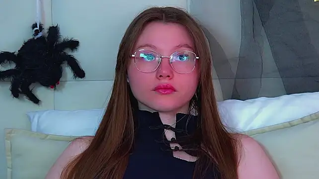 KeiraAsti Adlı Modelin Canlı XXX Sohbeti