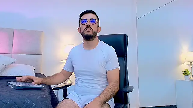 Chat +18 de NicoSaint_ ao vivo