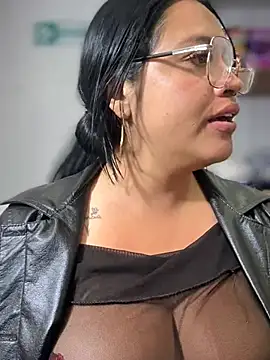 Outdoors-Mia_Khalifa Adlı Modelin Canlı XXX Sohbeti
