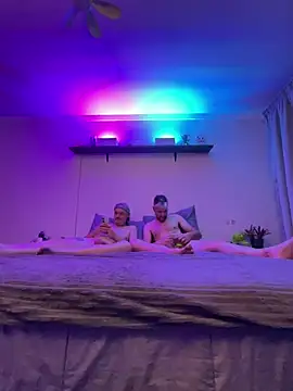 2hornyguyzのライブXXXチャット