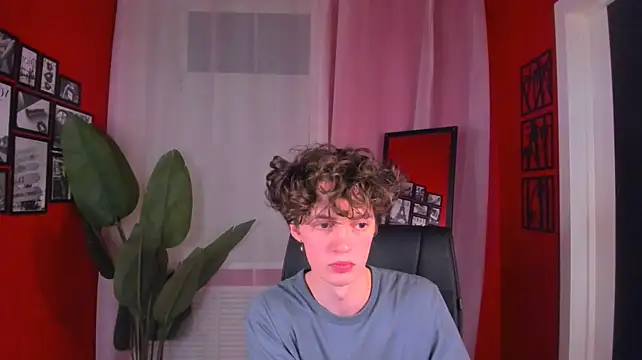XXX chat uživo modela LukeSweet
