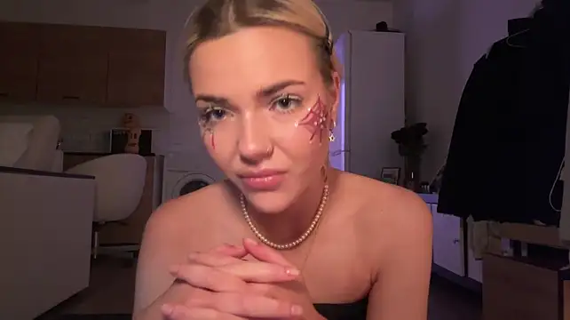 ChristelDuncombe's Live XXX Chat
