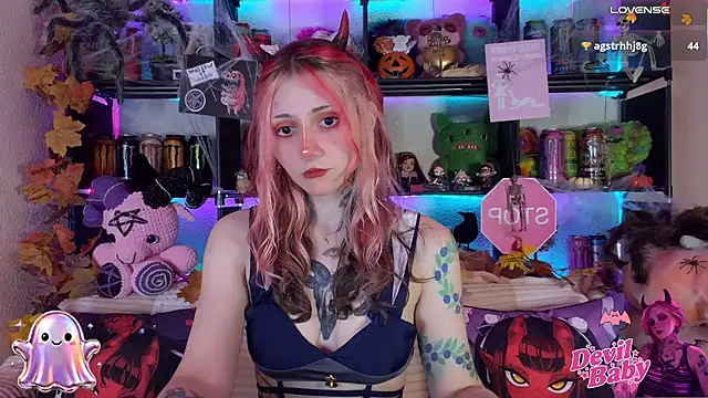 XXX chat uživo modela _Devill_Baby