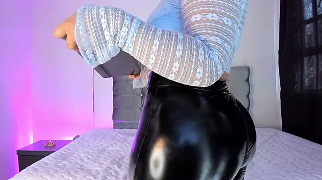 MarieLatex Adlı Modelin Canlı XXX Sohbeti