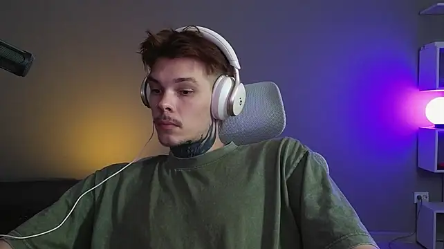 צ'אט XXX בשידור חי של DENIS_HERE