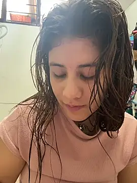 luminova021 Adlı Modelin Canlı XXX Sohbeti