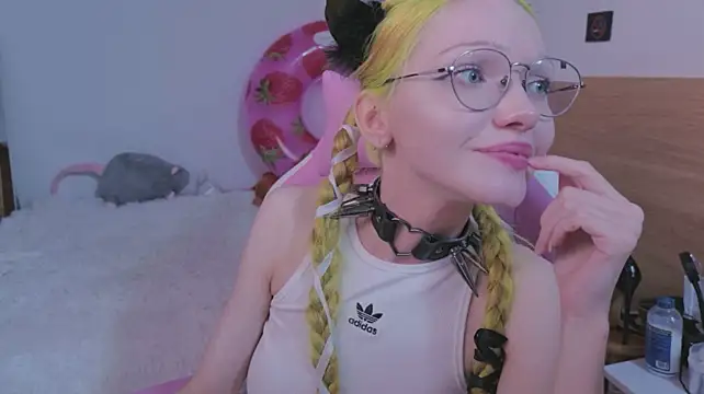 blush Adlı Modelin Canlı XXX Sohbeti