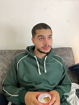 AmadeoWild XXX чат на живо