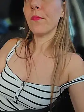 SkyelarSomer Adlı Modelin Canlı XXX Sohbeti