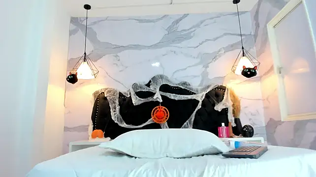Lena_Amour Adlı Modelin Canlı XXX Sohbeti