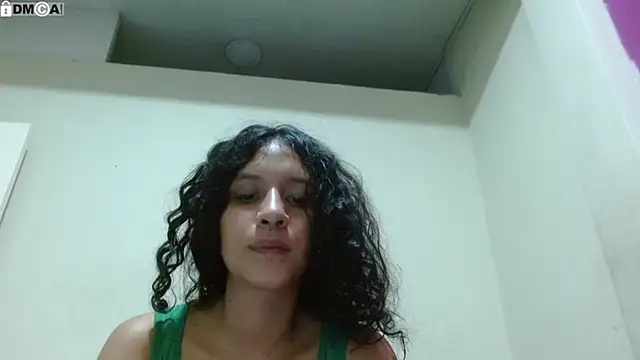 AlinaWoolf_ Adlı Modelin Canlı XXX Sohbeti