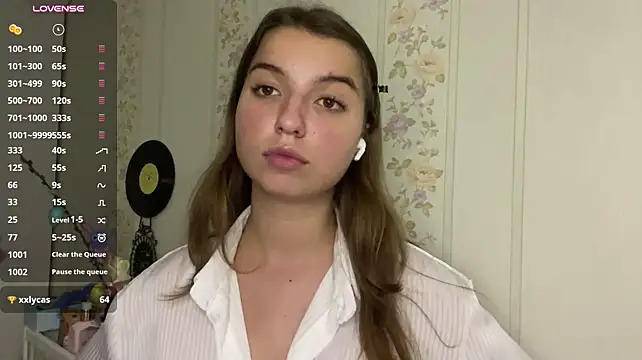 AshliKuhn Adlı Modelin Canlı XXX Sohbeti