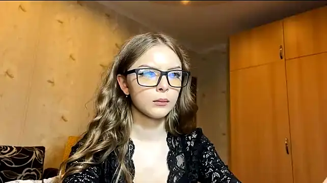 DelcieLipari Adlı Modelin Canlı XXX Sohbeti