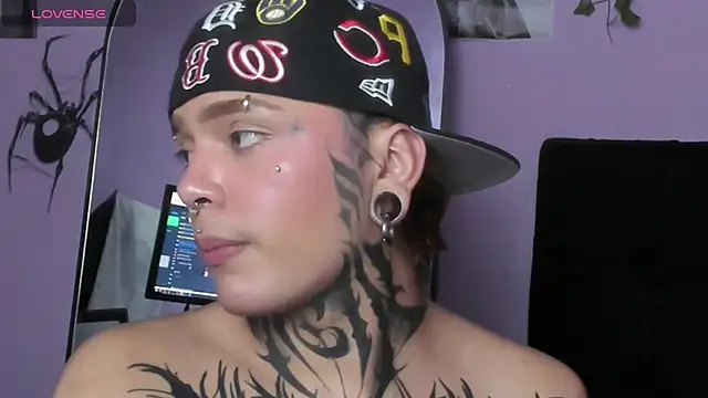 Cliffortt's Live XXX Chat