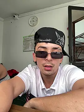 Jacobs0 Adlı Modelin Canlı XXX Sohbeti