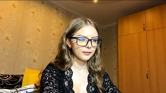 DelcieLipari Adlı Modelin Canlı XXX Sohbeti