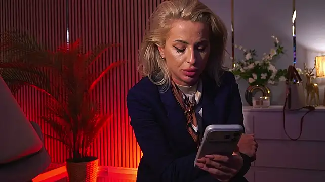 MissEmaDivine Adlı Modelin Canlı XXX Sohbeti