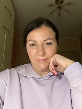 Lana1910 Adlı Modelin Canlı XXX Sohbeti