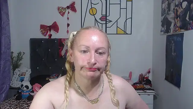 emperabigbootybigass Adlı Modelin Canlı XXX Sohbeti