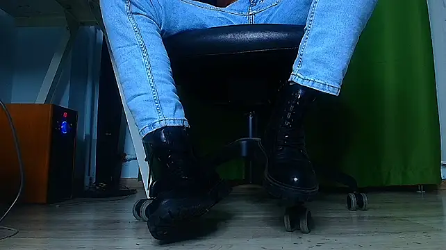 XXX chat uživo modela ArroganceKING
