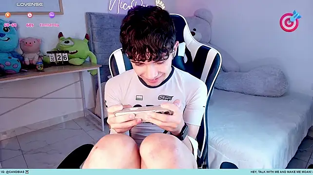 Niico_Cruz Show in webcam