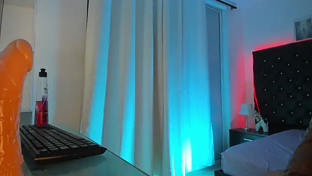 BellaRoge élő XXX-chatje
