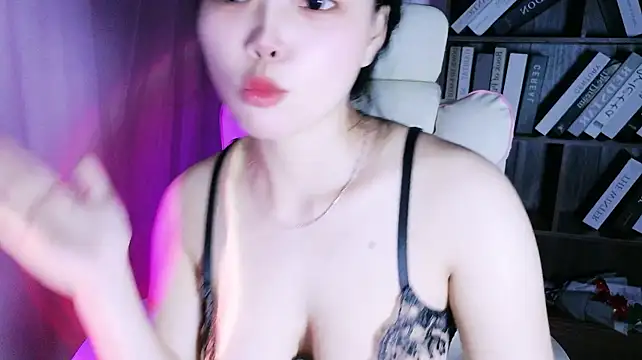 _Lili2K_'s Live XXX Chat