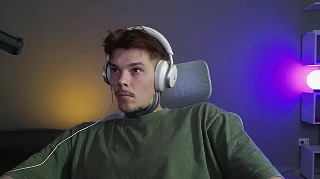 Онлайн чат XXX DENIS_HERE