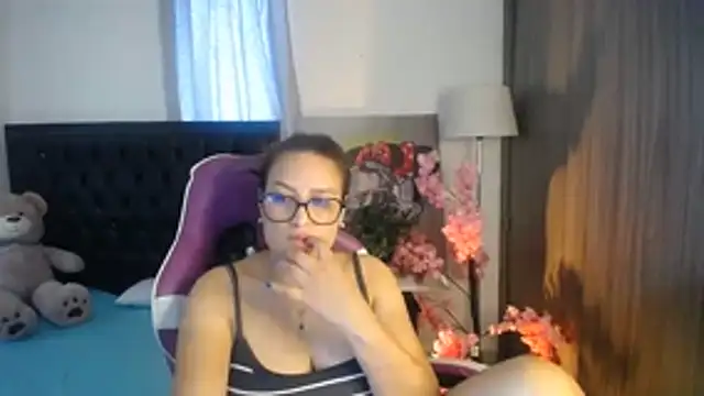 esmeraldaa230 Live XXX-Chat