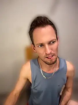 Hotcrazy235 Show in webcam