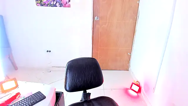 Živý XXX chat Emily_Coper18