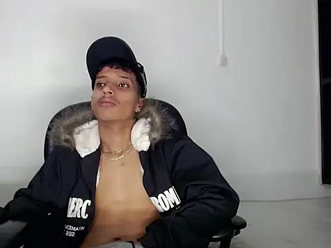 Chat +18 de brayan__hot__ ao vivo