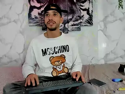 Chat +18 de Tayler_ospina_ ao vivo