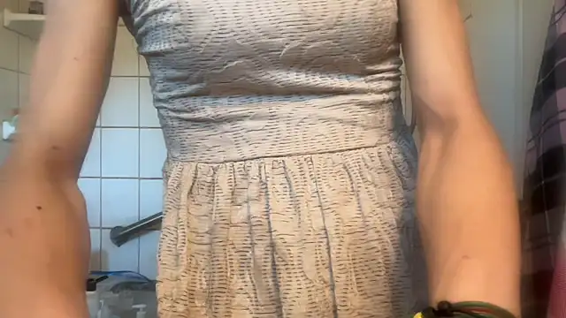 TgirlBrat: вебкам-шоу