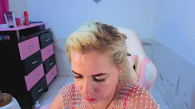 HannaBrave Chat XXX in diretta