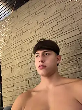 XXX chat uživo modela Lander_Cruz