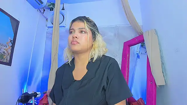 Chat +18 de sofiacastillo01 ao vivo