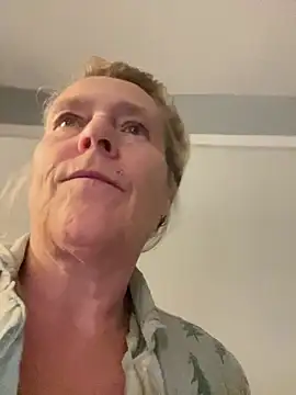 Blondnboujee53's Live XXX Chat