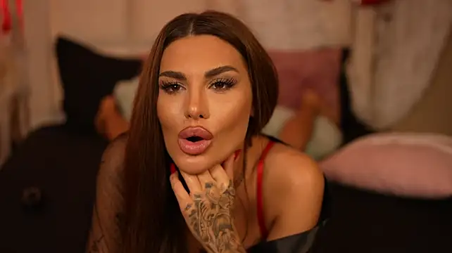 SiennaChantall Adlı Modelin Canlı XXX Sohbeti
