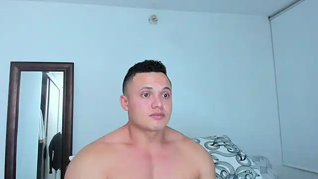צ'אט XXX בשידור חי של KingLevi01
