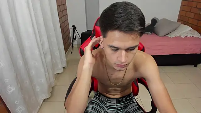 Aron_Boyy: απευθείας συνομιλία ΧΧΧ