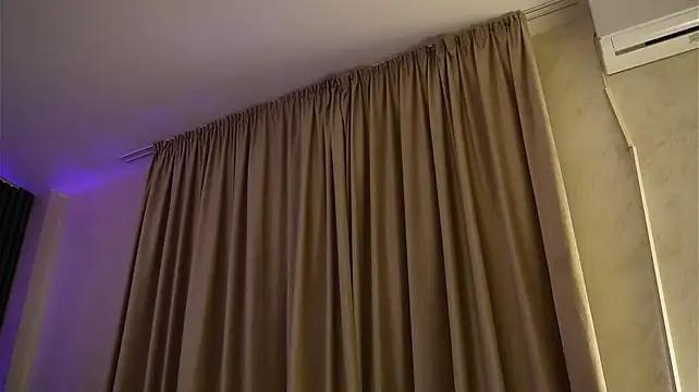 MiaVelvety – Naživo XXX chat