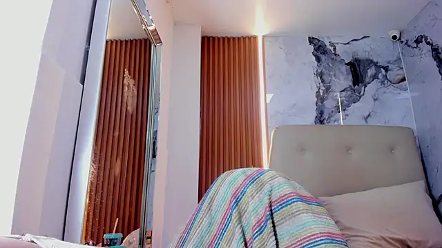 BONNIE_CH1 Adlı Modelin Canlı XXX Sohbeti