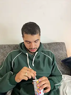 دردشة AmadeoWild الجنسية المباشرة