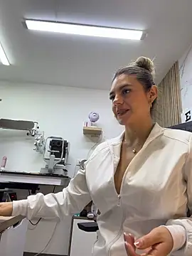 alicee16: διαδικτυακό σόου στην κάμερα