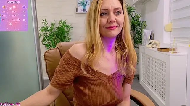 EllaMilf_'s Live XXX Chat